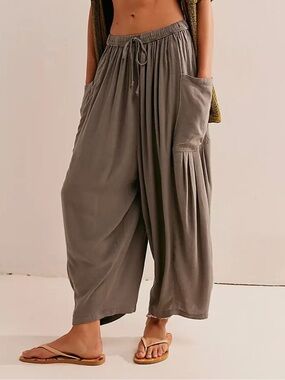 Relaxed Wide-Leg Drawstring Pants in Khaki
